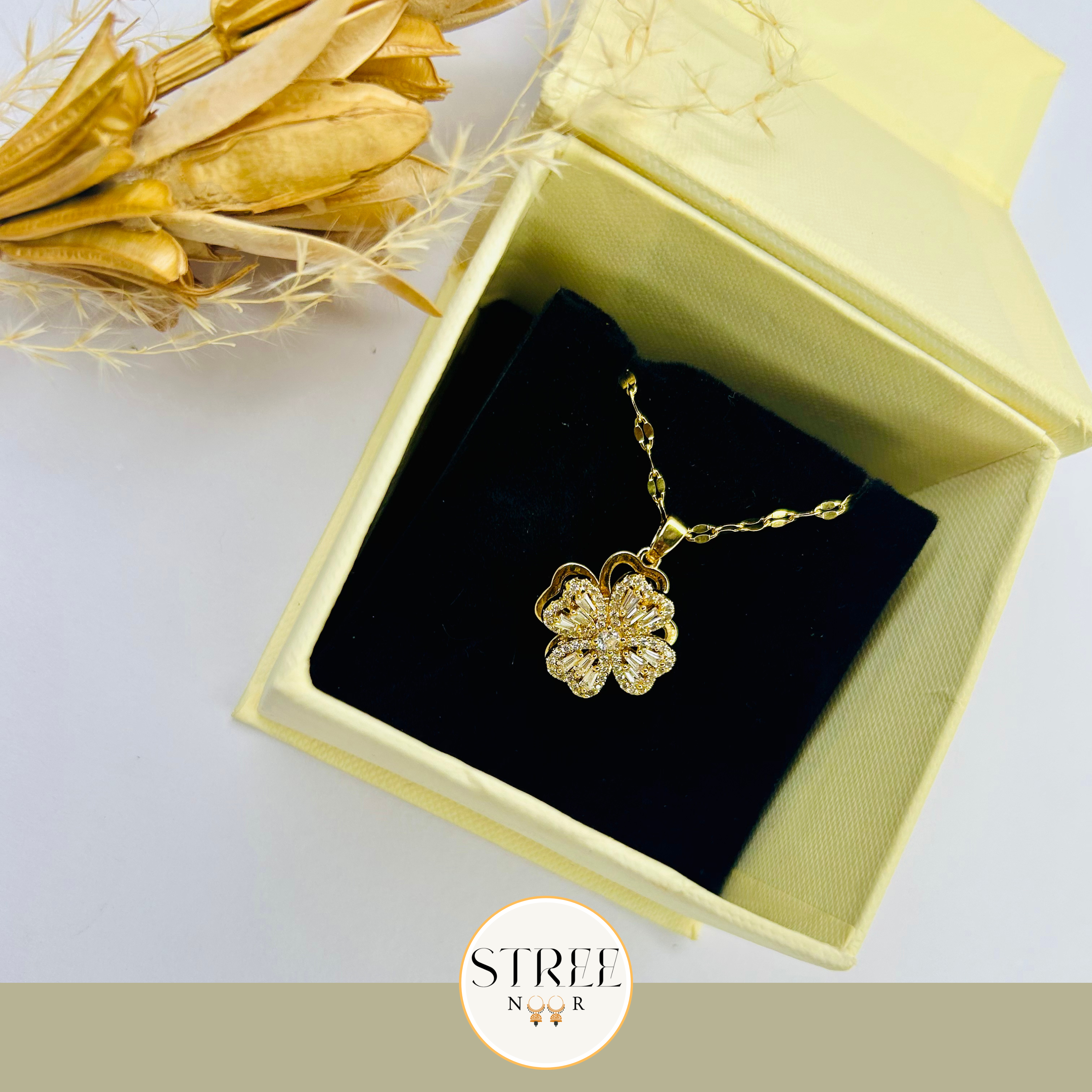 Movable Heart Pendant Necklace