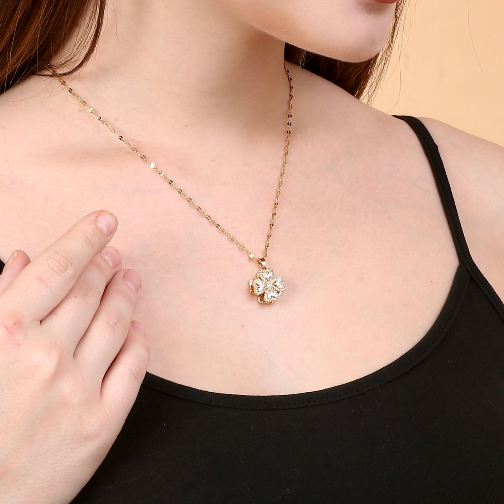 Movable Heart Pendant Necklace