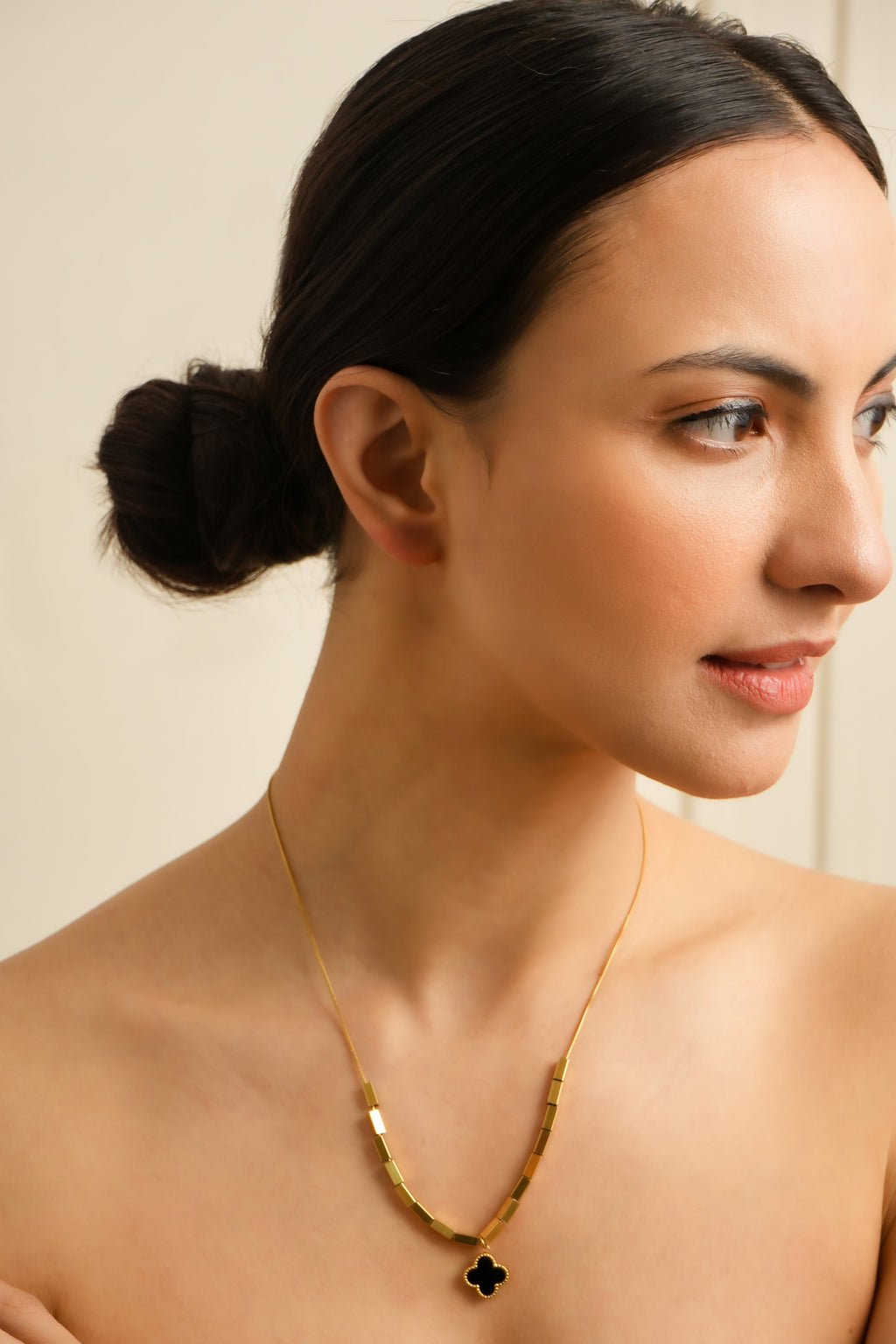 Black Elegance Gold Necklace