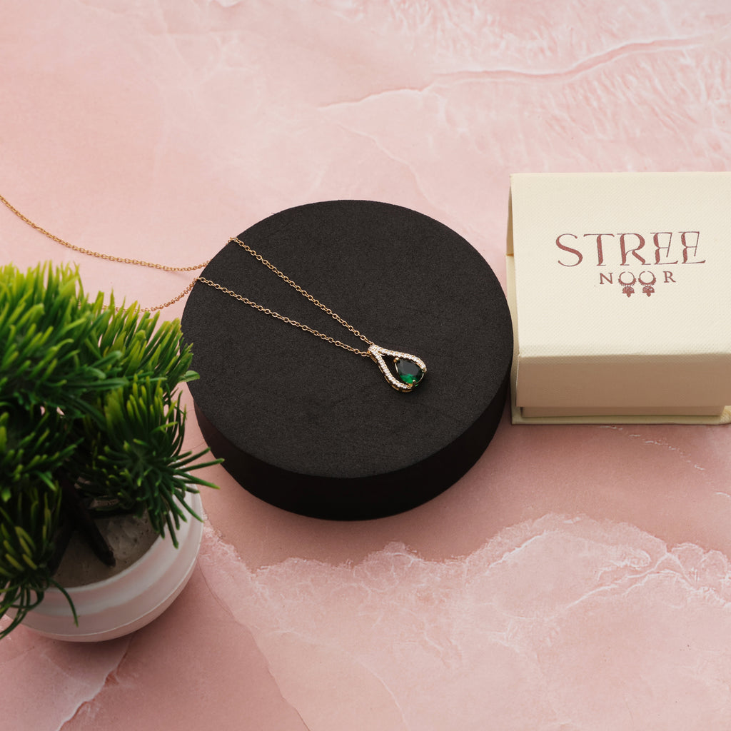 Golden Green Pearl Pendant Necklace