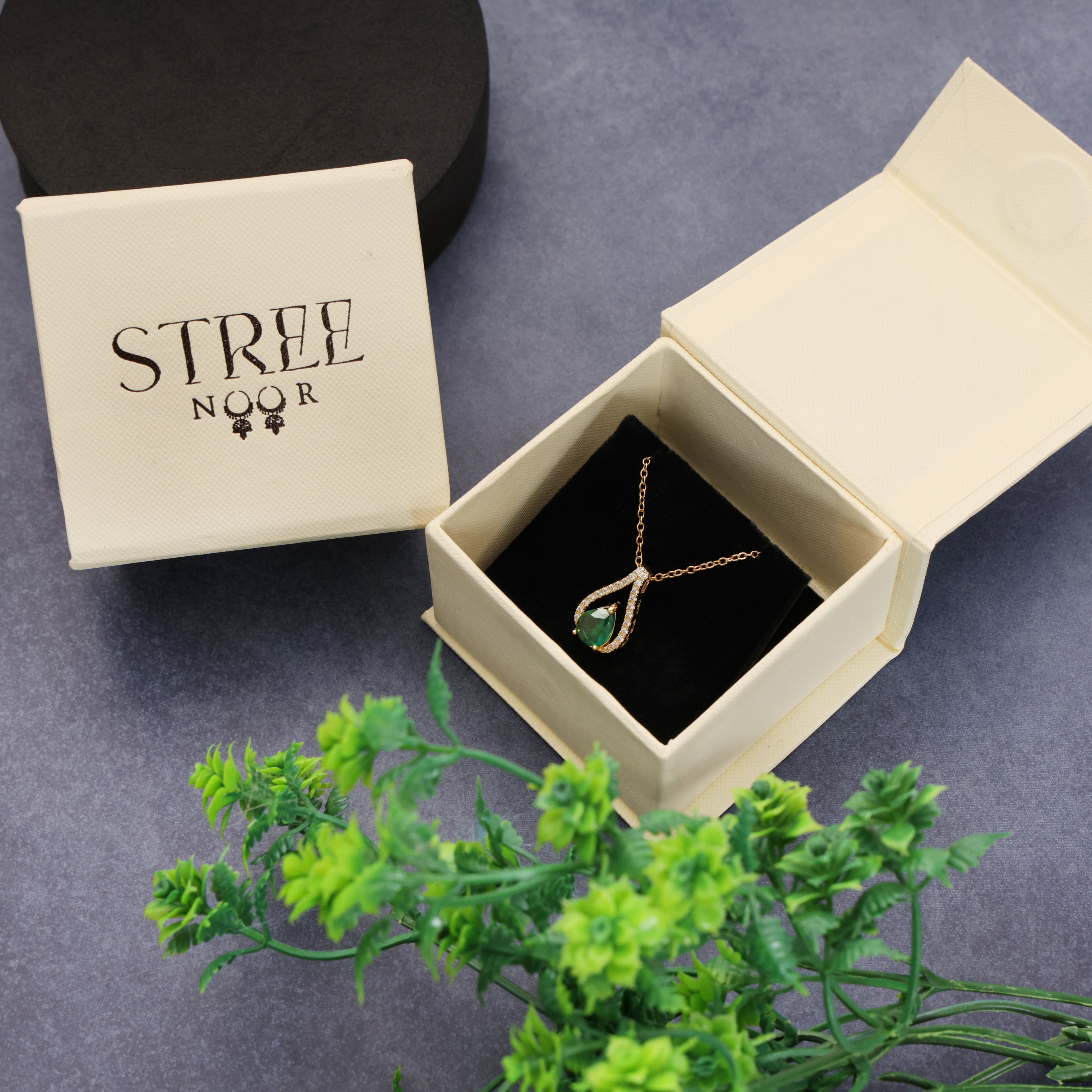 Golden Green Pearl Pendant Necklace