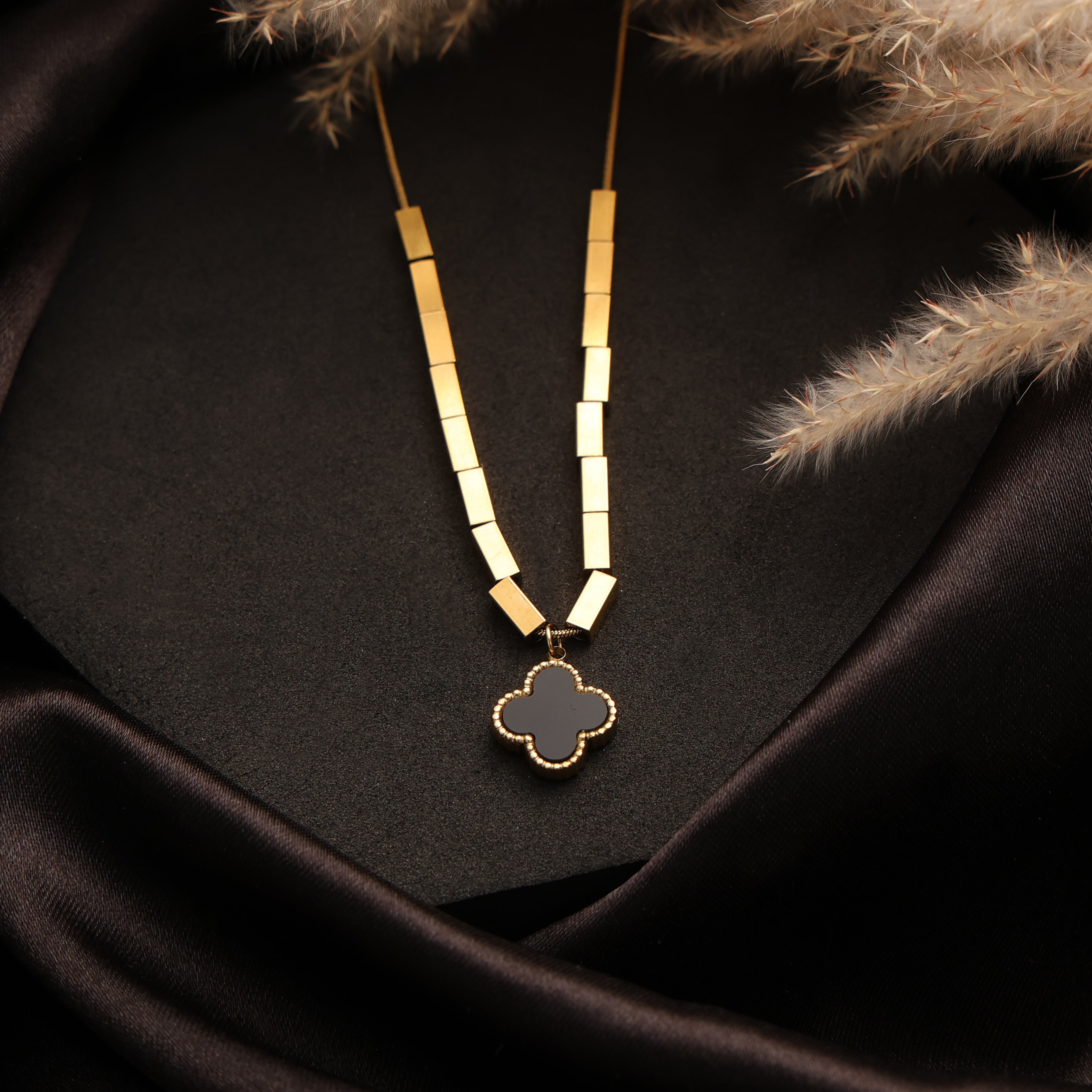 Black Elegance Gold Necklace