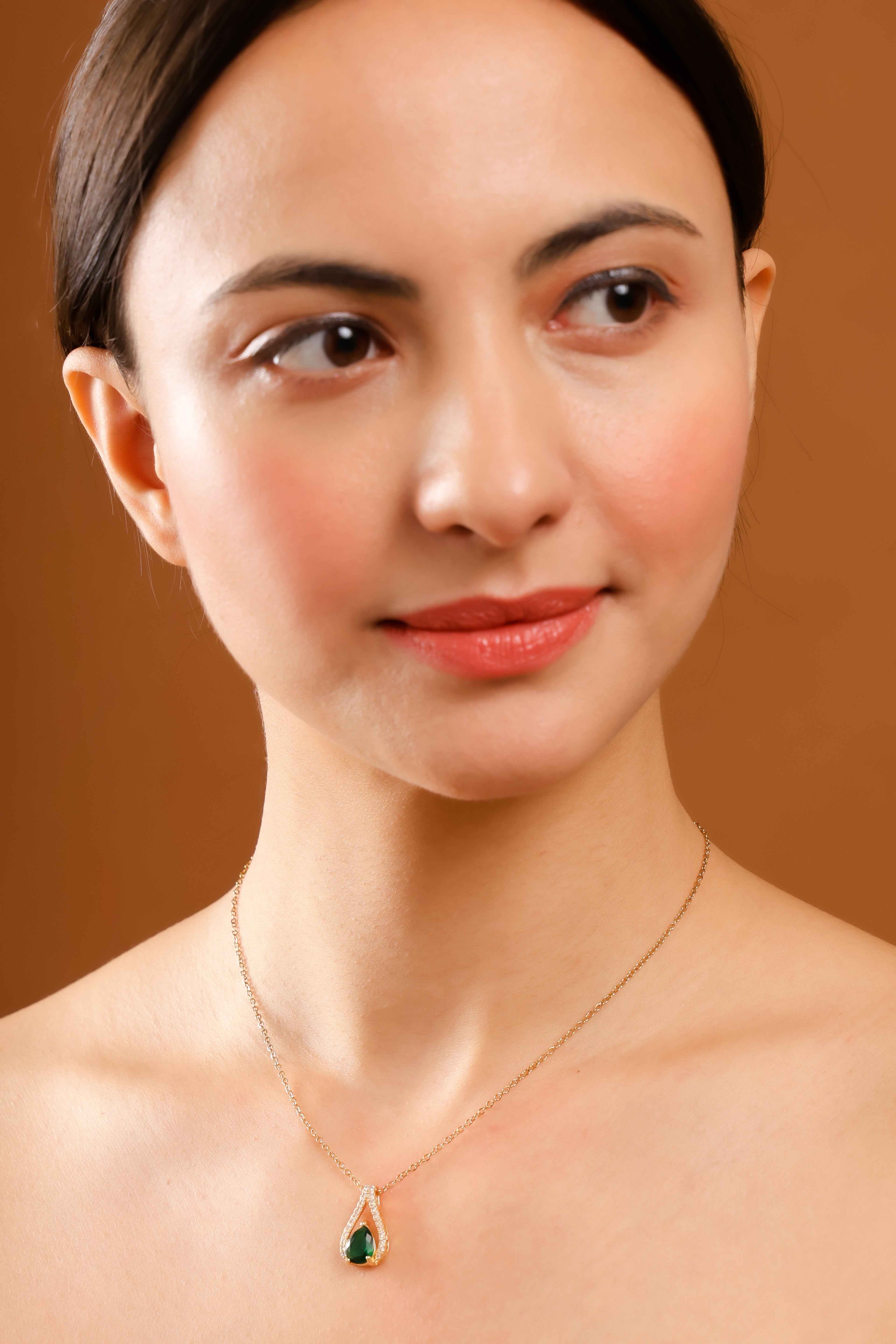 Golden Green Pearl Pendant Necklace